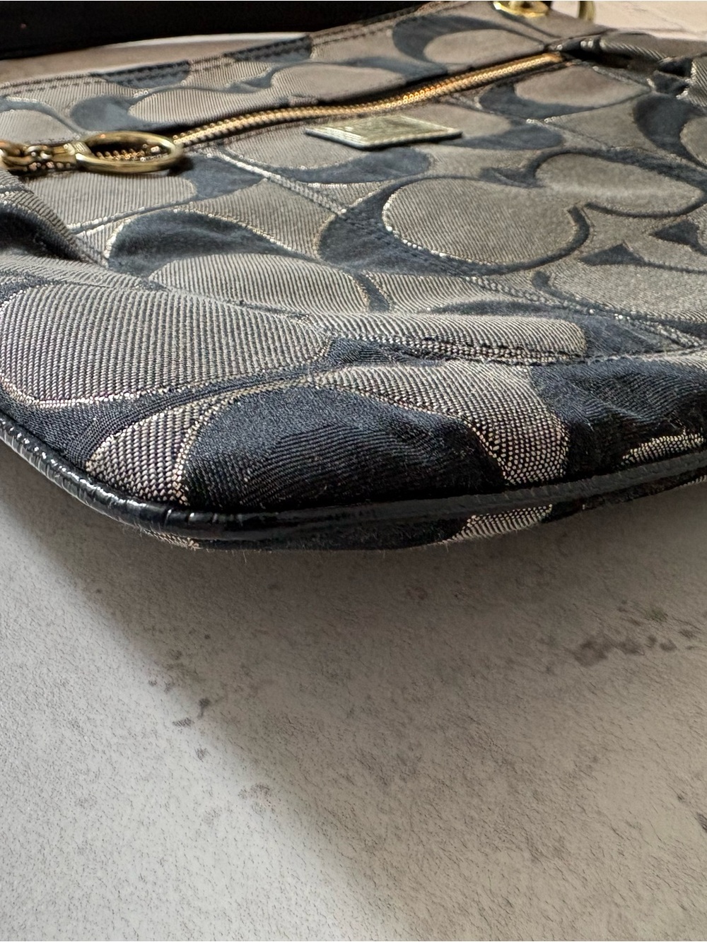 Coach Poppy Signature C Shoulder Bag in Black with Gold Hardware - Picture 6 of 7
